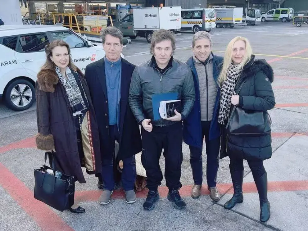 Javier Milei junto a Diana Mondino, Nicolás Posse, Luis Caputo y Karina Milei en Davos
