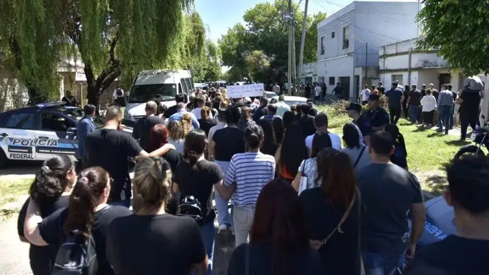 Una multitud acompañó los restos de la nena hasta el cementerio