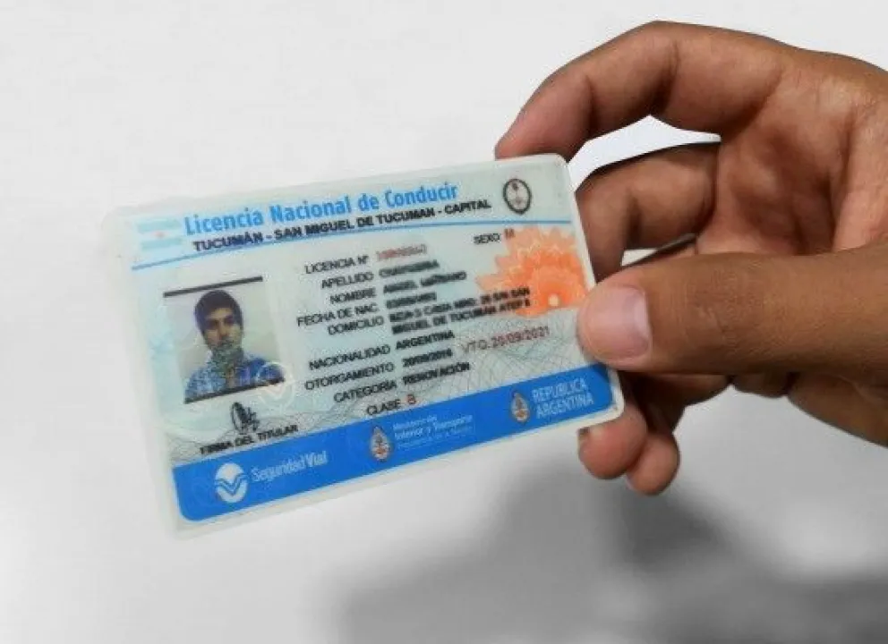 Por falta de insumos, hay demoras en la entrega de la licencia de conducir en varias provincias