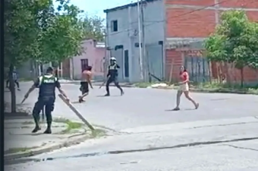 Batalla campal entre usurpadores y la policía en Monteros
