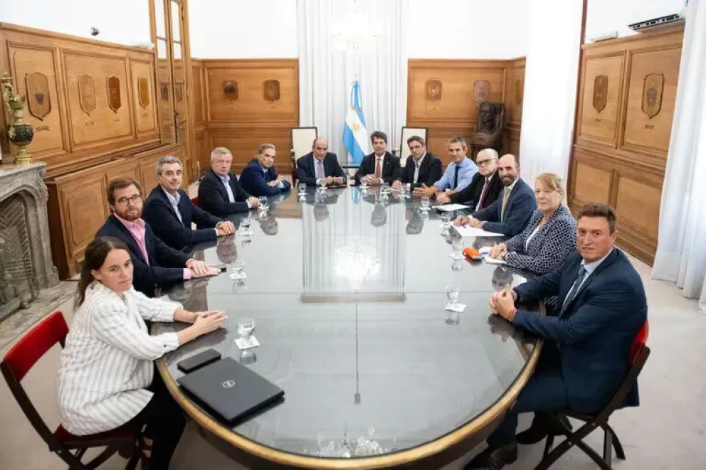 Nicolás Posse y Guillermo Francos con los diputados de Hacemos Coalición Federal