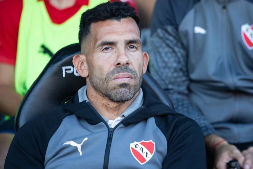 Carlos Tevez renunció a su cargo como DT de Independiente