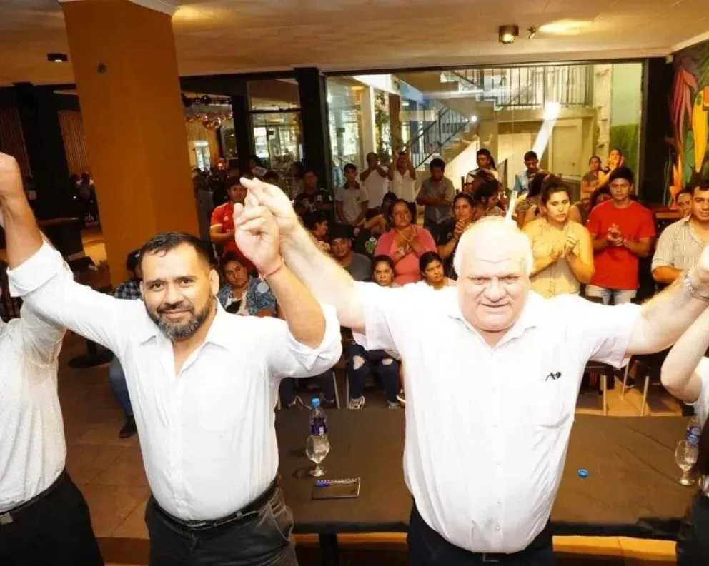 Díaz (izquierda) cuando fue presentado como candidato.